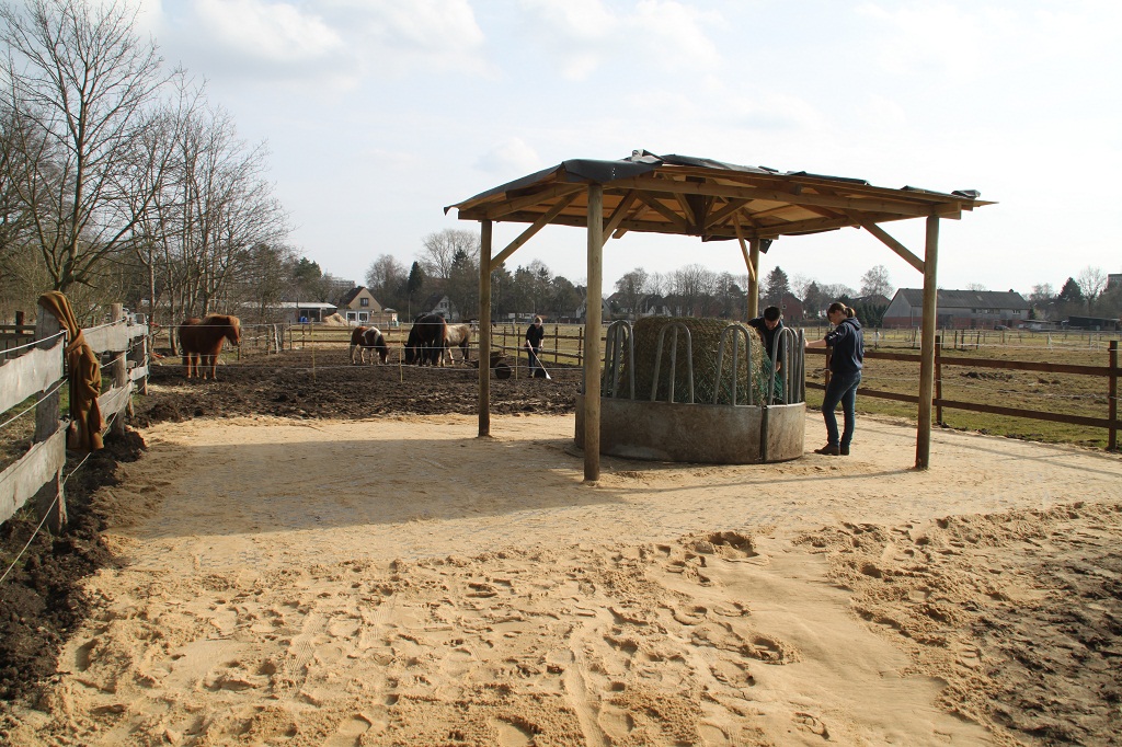 Raufe gestellt und bef&uuml;llt